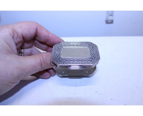 A 925 silver trinket box. 37 grams. 