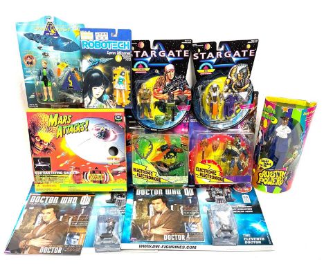 Selection of TV &amp; Film related Action figures including Sea Quest Lucas Wolenczak, Aliens Swarm Alien, Lasershot Predator