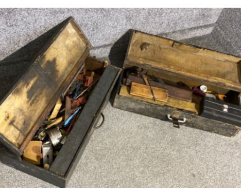 2x Joiners woodworking tool boxes containing miscellaneous vintage hand tools, including planes, chisels, saw etc