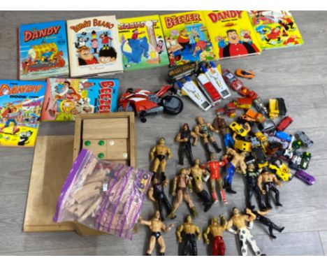 Job lot of vintage children's Dandy &amp; Beezer annuals plus a variety of WWE wrestling toy figures etc