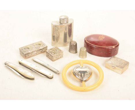 Various white metal collectable'sTo include three Mother of Pearl pen knives, a boxed silver thimble, a child's heart shaped 