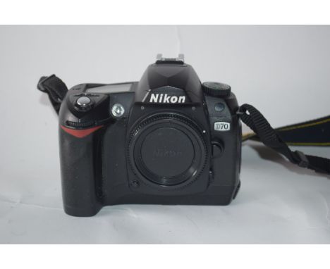 Nikon D70 camera with flash leads and manual