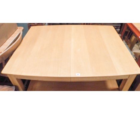 A 4' light oak extending dining table 