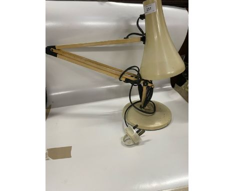 A cream angle poise lamp&nbsp;&nbsp;