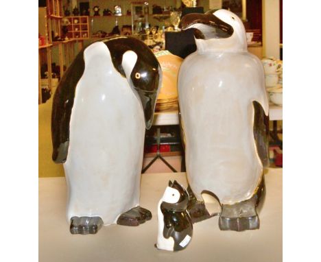 Two ceramic penguins and chick (3) 