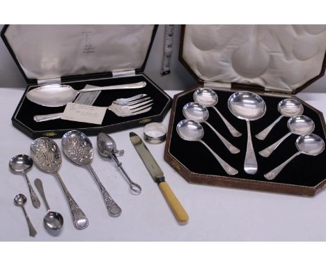 A selection of assorted vintage flatware 