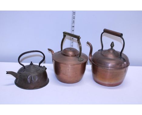 Three assorted vintage copper kettles 