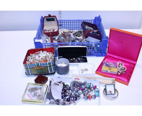 A large quantity of costume jewellery 