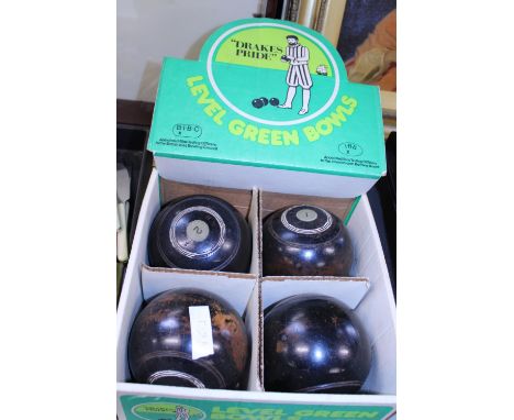 A set of four vintage level green bowls 