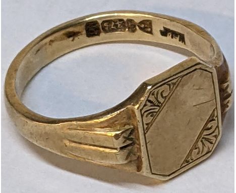 9ct gold gents signet ring, 5.3g Location: 