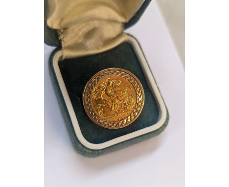 A 1982 half-sovereign inset on a 9ct gold ring, 7.5g Location: 