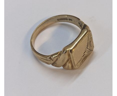 A 9ct gold signet ring having floral design, 4.5g Location: 