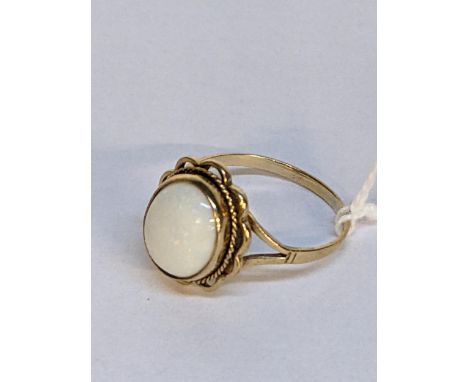 A 9ct gold ring set with an opal, 3gLocation: 