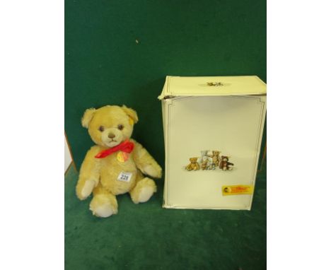 Steiff a growler Teddy Bear with original label, box and pin in ear, 12" tall model Brummbar 