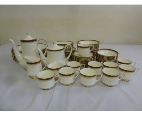 Paragon Holyrood dinner and tea set to include plates, bowls, cups and saucers, teapot and coffee pot (86)