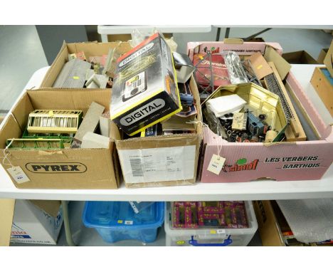 Selection of model railway items and accessories, including: Hornby Scaledale East model water tower, in box; model railway s