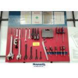 TOOL HANGING BORAD