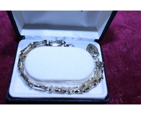 A stamped 925 gate bracelet 