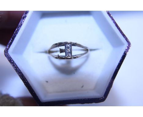 A 9ct gold and diamond letter E ring size L 