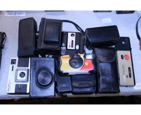 A selection of assorted vintage cameras 