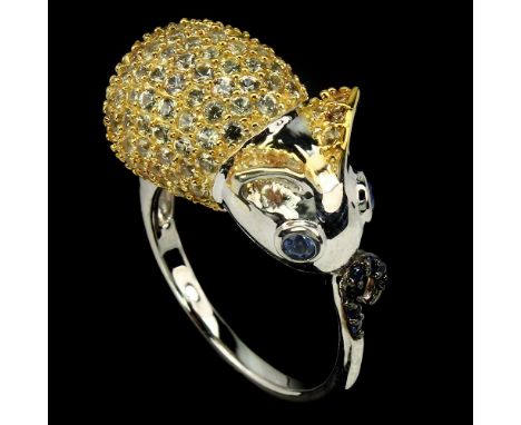 A 925 silver ring in the shape of a mouse, set with sapphires and fancy yellow sapphires, (L.5).