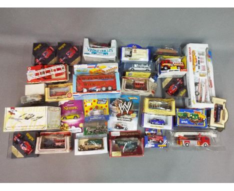 Lledo, Ertl, onyx, Hot Wheels and others - Approximately 30 boxed diecast and plastic model vehicles in various scales. Lot i