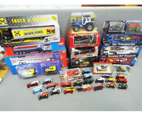 Various diecast model motor vehicles in a mixture of scales, predominantly boxed, to include Bburago / Burago, Oxford Diecast
