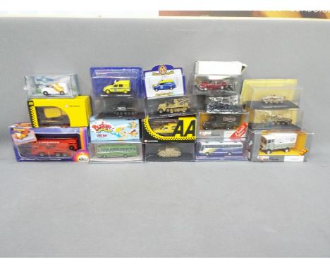 Corgi, Siku, Amer, and others - A mixed collection of approximately 19 boxed diecast model vehicles in various scales. Lot in