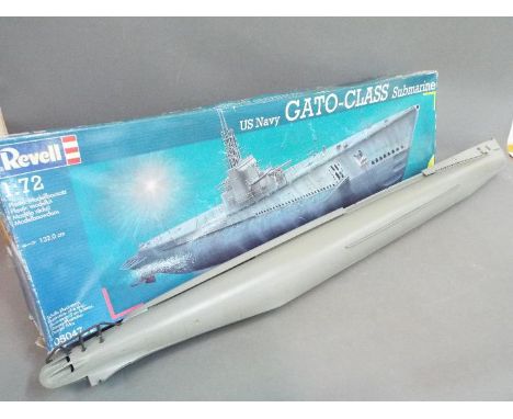 Revell - A part built and boxed Revell 1:72 scale US Navy Gato Class Submarine. The model is unchecked for completeness.