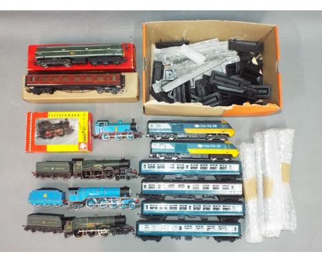 Hornby, Fleischmann, Triang and Others - A collection of predominately unboxed HO / OO gauge model railway locos, rolling sto