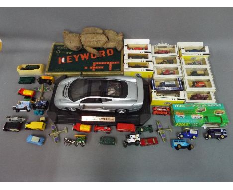 Lledo, Maisto, Corgi, Matchbox - In excess of 40 predominately unboxed diecast model vehicles in various scales, a boxed Wadd