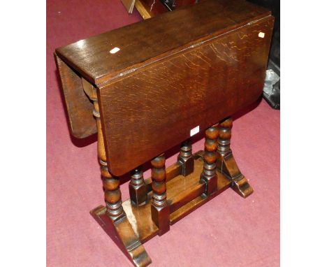 An early 20th century oak drop flap occasional table, having bobbin turned gateleg action, width 56cm