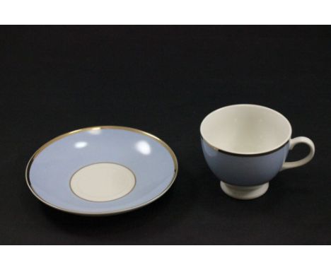 Doulton Bruce Oldfield Blue and White Part Dinner / Tea Service composed of 4 Dinner Plates, 4 Side Plates and 4 Cups and Sau