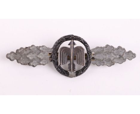 Luftwaffe Operational Clasp for Night Fighter, zinc award with blackened wreath and upward winged arrow to the centre. Comple