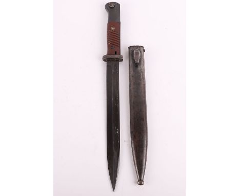 WW2 German K98 Combat Bayonet by WKC, good used example of a K98 combat bayonet with two piece bakelite grips. Blade with ful