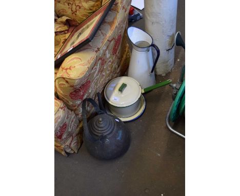 MIXED LOT COMPRISING COPPER KETTLE, ENAMEL JUG AND ENAMEL SAUCEPAN AND OTHERS (5)
