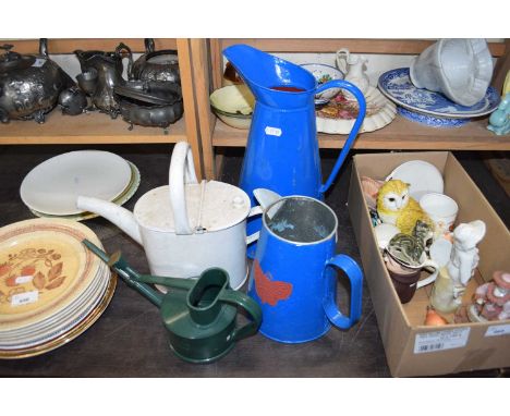 MIXED LOT : VARIOUS ENAMEL JUGS AND WATERING CANS