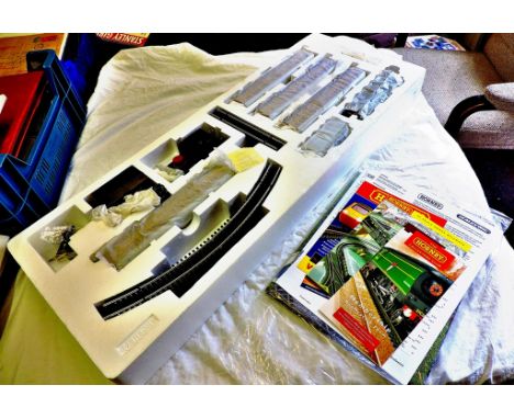 Toys - Hornby 'OO' Flying Scotsman Mint and boxed set R1039 - with original tissues. A gem, invoice and manual.