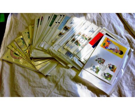 Great Britain - Collection of Covers  Mostly First Day.  Windsor handstamp, House of Lords C.D.s, Traffic Light Gutter.  Pair
