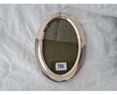 An oval photo frame with easel shaped back, 8.5" high, Birmingham 1921