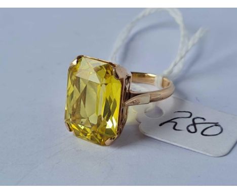 Large rectangular set yellow stone ring in ornate basket 9ct setting size J 7g inc