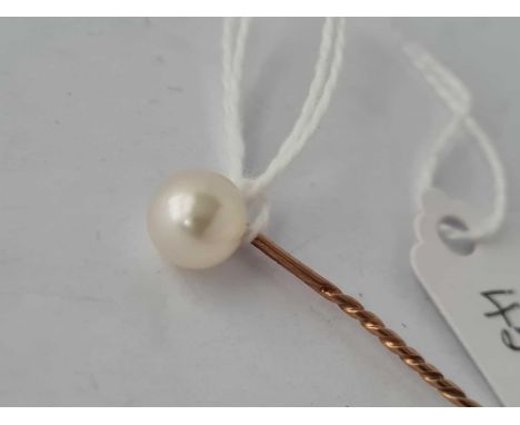 A fine white pearl set stick pin with screw top