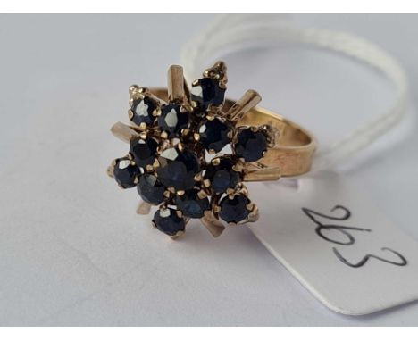 A sapphire cluster 14ct ring size L 3.2g