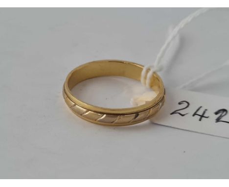 A gold band ring 18ct gold size T     3.1 gms