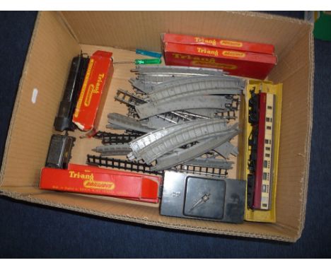 A QUANTITY OF BOXED AND UNBOXED ASSORTED TRI-ANG RAILWAYS OO GAUGE ITEMS, to include unboxed locomotive 'Princess Elizabeth' 