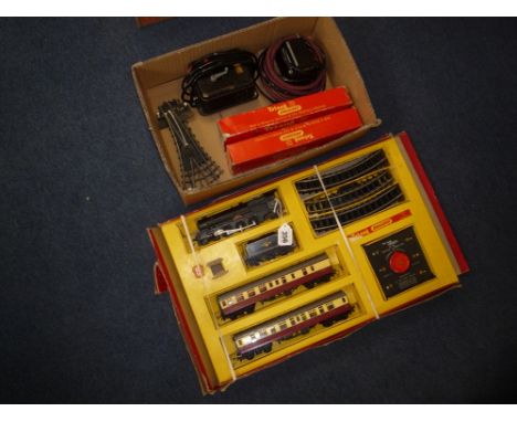 A BOXED TRI-ANG RAILWAYS OO GAUGE TRAIN SET, No.R3.A, comprising locomotive 'Princess Victoria' No.46205, B.R. black livery (