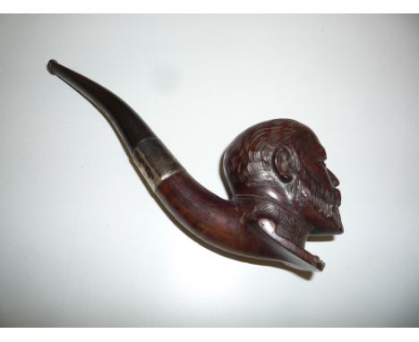 A SUPERBLY CARVED PIPE, modelled as Edward VII with a silver band