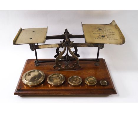 A set of early 20th century Postal scales and weights, 27cm wide