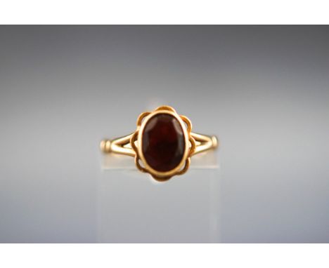 A single stone garnet ring. Stamped 9ct. Gross weight: 2.3 grams