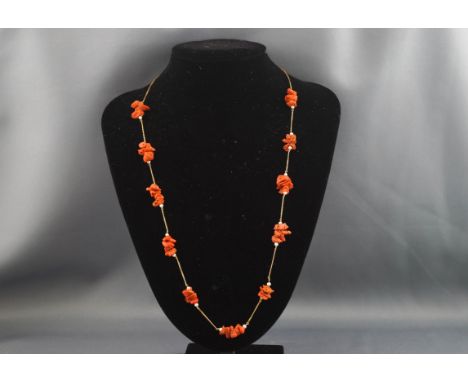 An 18 carat coral and pearl necklace. Stamped 750. Bolt ring clasp, 640mm. Gross weight: 12.1 grams